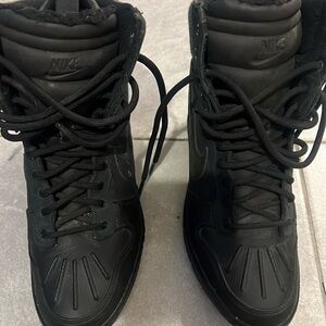 Nike size 7 wedge shoes